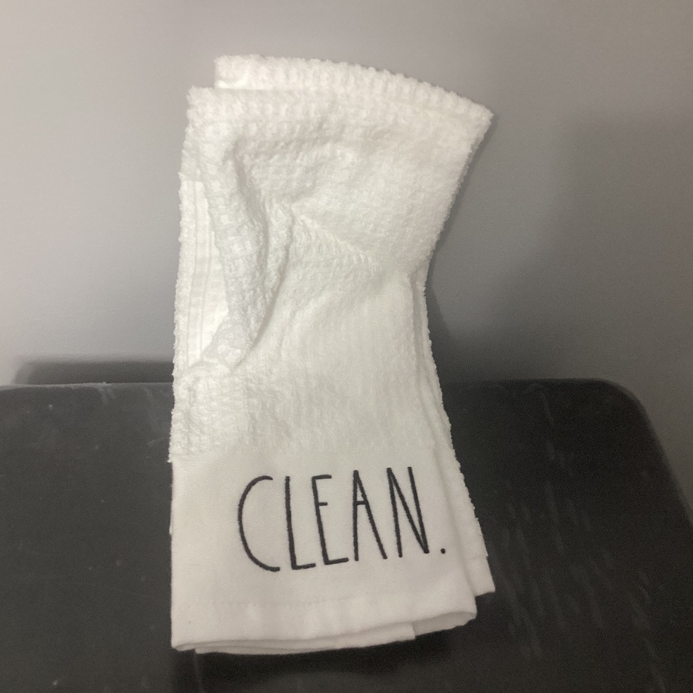 Rae Dunn clean/dry tea towels